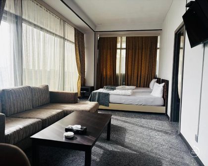 Cross Way Hotel