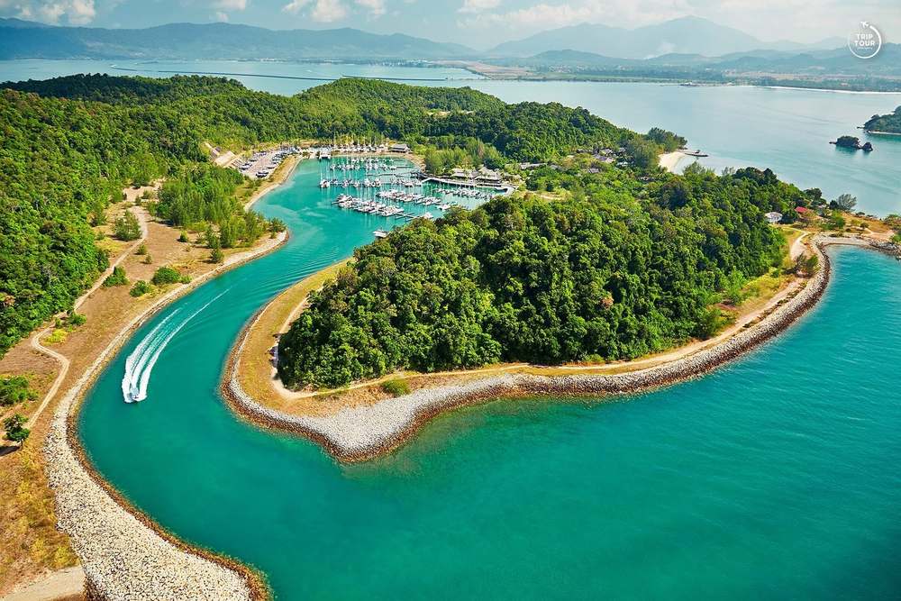 Dayang Bay Resort